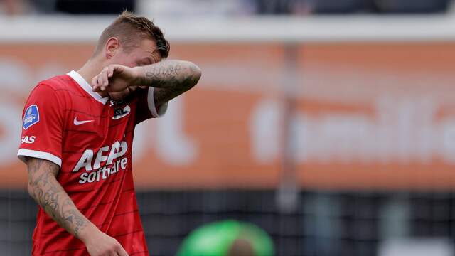 Jordy Clasie druipt af na zijn rode kaart.