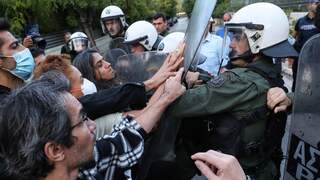 Demonstranten botsen met politie voor Iraanse ambassade in Athene
