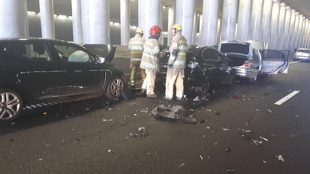 Automobilist heeft geluk van de wereld na eenzijdig ongeluk A1 richting Hengelo. Automobilist heeft geluk van de wereld na eenzijdig ongeluk A1 richting Hengelo.