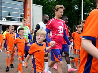 Frenkie de Jong werkt bij eerste training Oranje richting EK alleen warming-up af