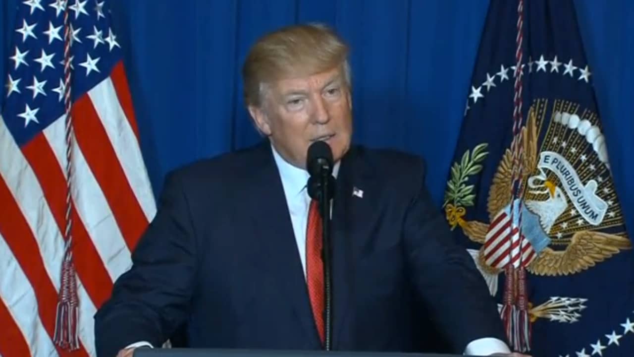 Beeld uit video: Trump geeft bevel voor militaire aanval op luchtmachtbasis Syrië