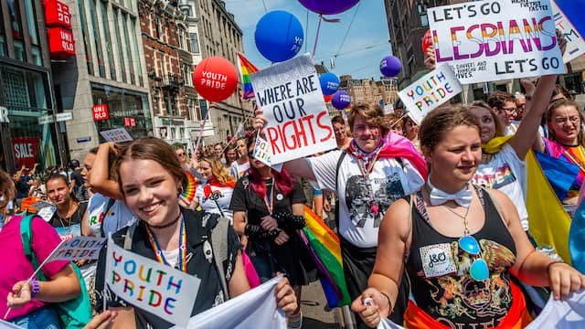 Pride Amsterdam is lang niet alleen de botenparade. Er zijn ook bijvoorbeeld wandelingen, feesten en een protestmars.