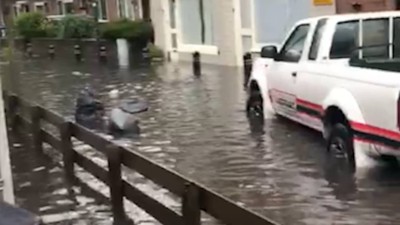 Zware regenval veroorzaakt overstromingen in Zandvoort