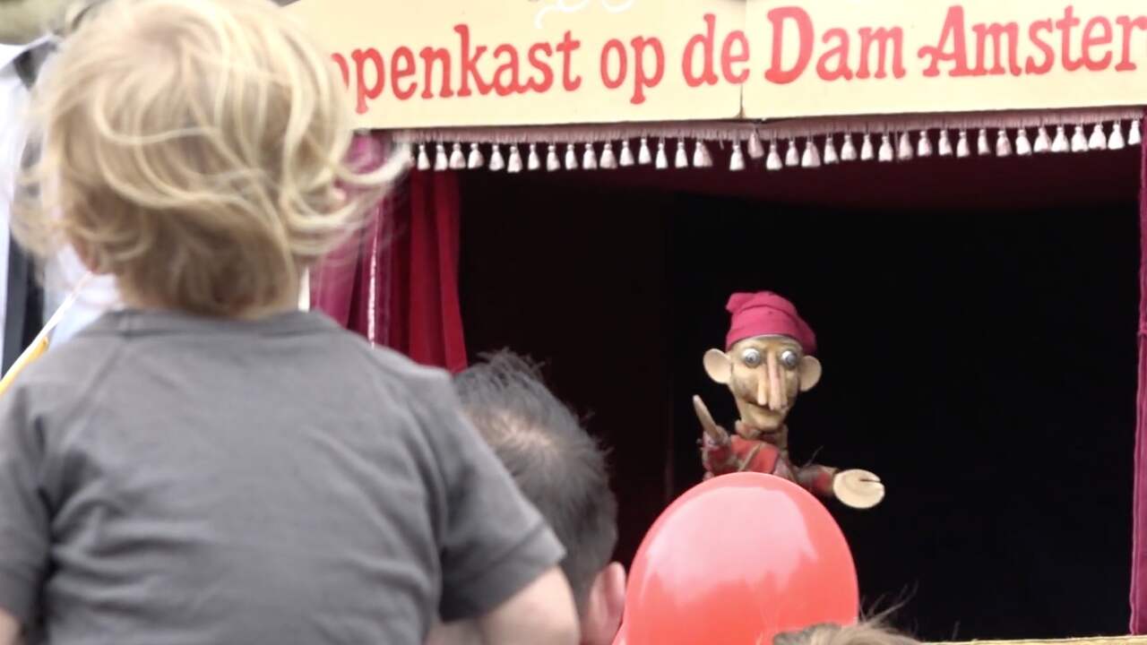 Beeld uit video: 125 jaar poppenkast op Dam: 'Jan Klaassen hoeft niet moderner'