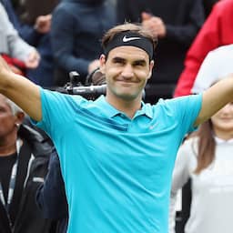 Federer boekt moeizame zege bij rentree in Stuttgart