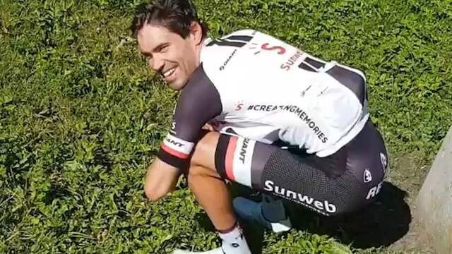 Dumoulin speelt tijdens training 'poepincident' van Giro 2017 na