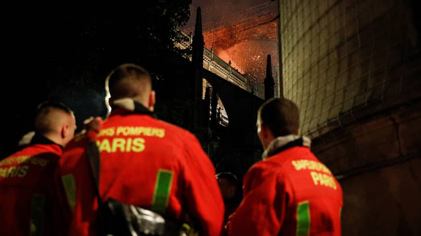 NUcheckt: 'Verdachte man' in Notre-Dame blijkt brandweerman te zijn