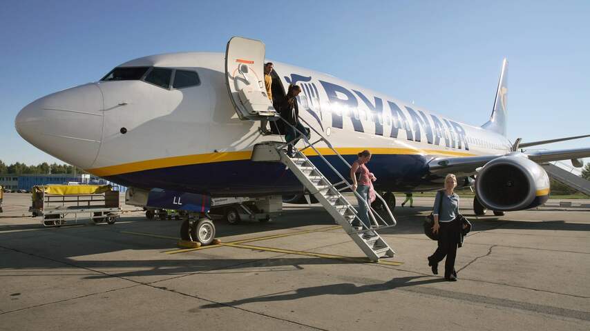 Overgebleven cabinepersoneel Ryanair in Eindhoven eist ontslagvergoeding