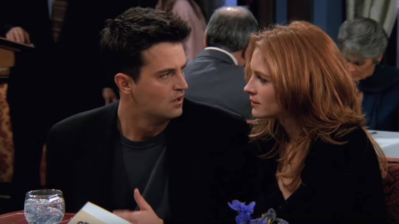 Matthew Perry schreef over kwantumfysica om Julia Roberts in Friends te  krijgen | Achterklap | NU.nl