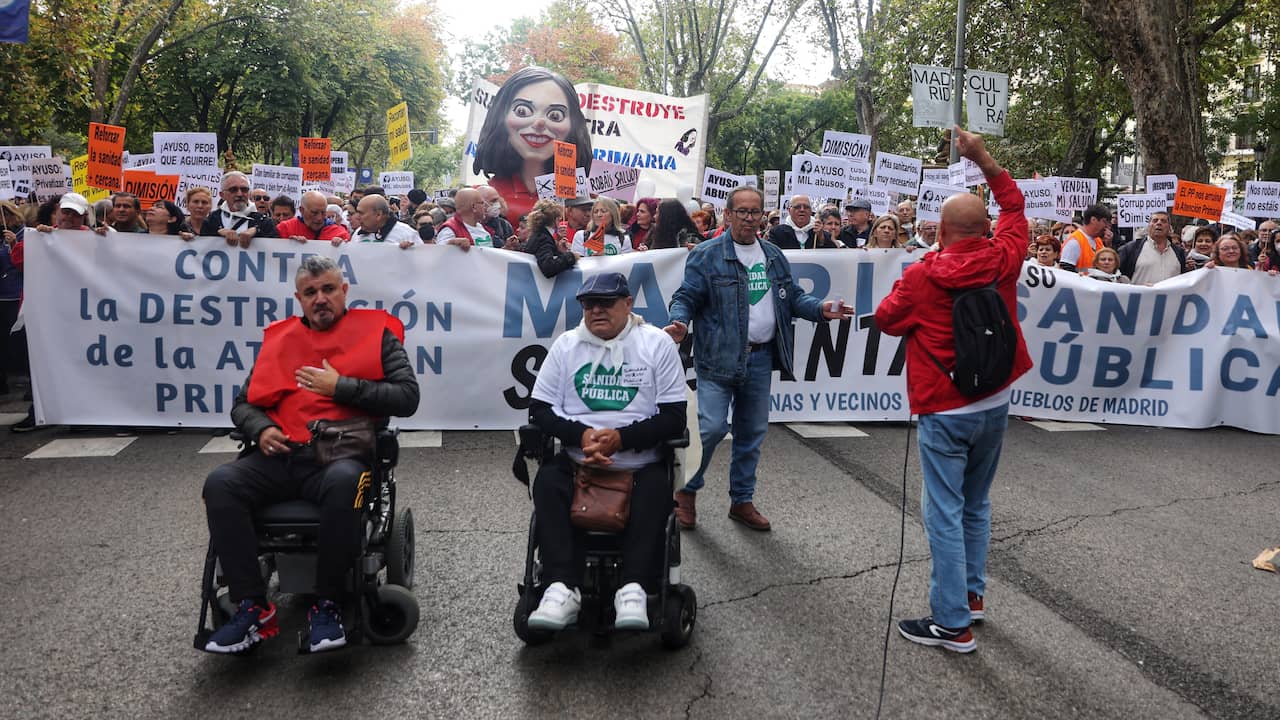 To hundre tusen demonstranter i Madrid for bedre helsevesen |  I utlandet