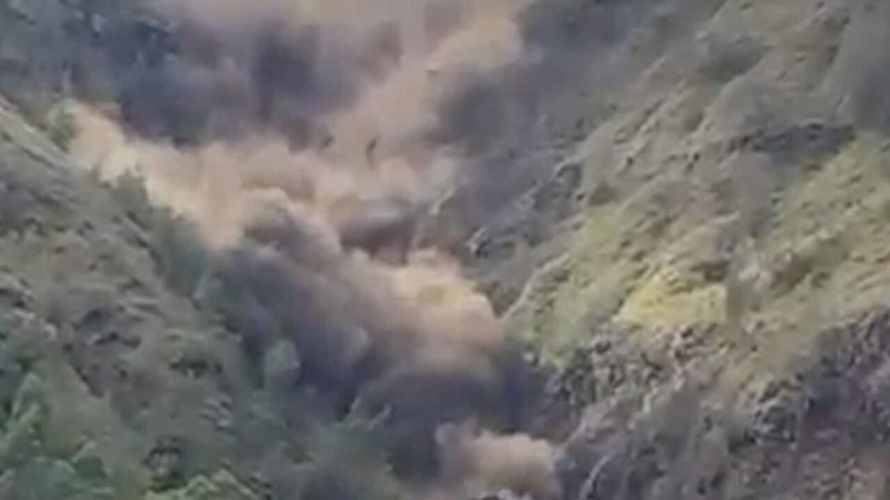 Beeld uit video: Landverschuiving bedekt huizen op Bali na dodelijke aardbeving
