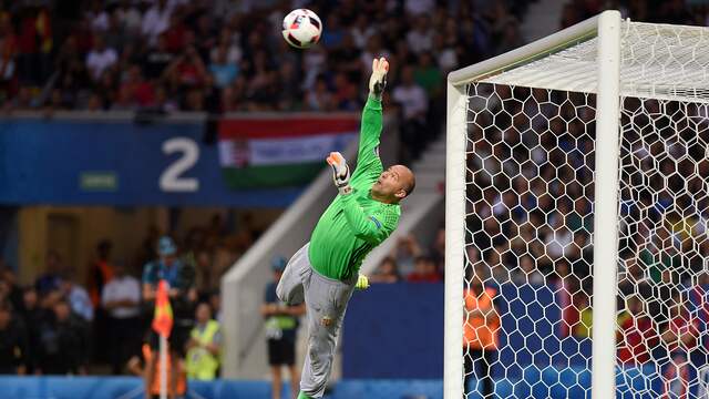 Gábor Király, bekend van zijn joggingbroek, zal na dit toernooi hoe dan ook nog de oudste EK-speler zijn.