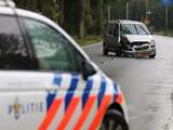 Auto botst tegen lantaarnpaal op Lozerlaan in Den Haag