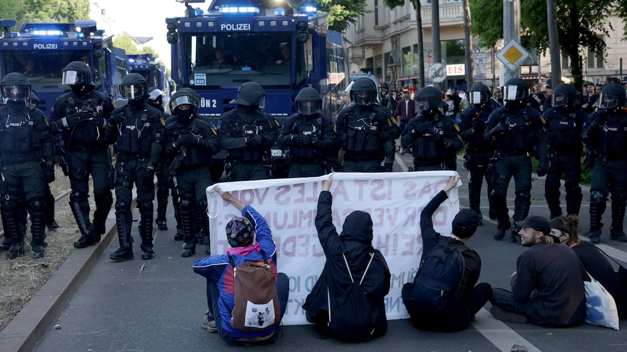 Zusammenstöße zwischen Polizei und linksextremen Demonstranten in Leipzig |  Im Ausland