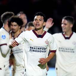 PSV wint mede door eerste goal Lozano in Almere en blijft foutloos in Eredivisie