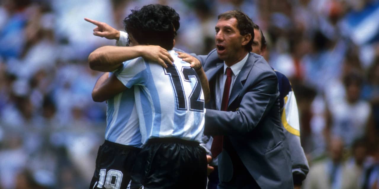 Bilardo mag niet weten dat Maradona dood is: 'Dat kan hij niet aan'