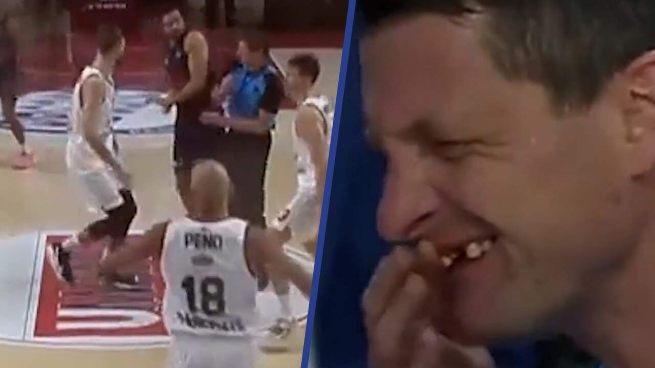 Beeld uit video: Scheidsrechter verliest tand door elleboog basketballer in EuroCup