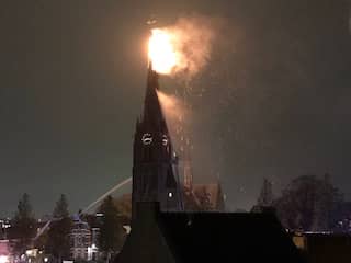 Vuur lastig te bestrijden door hoogte kerktoren