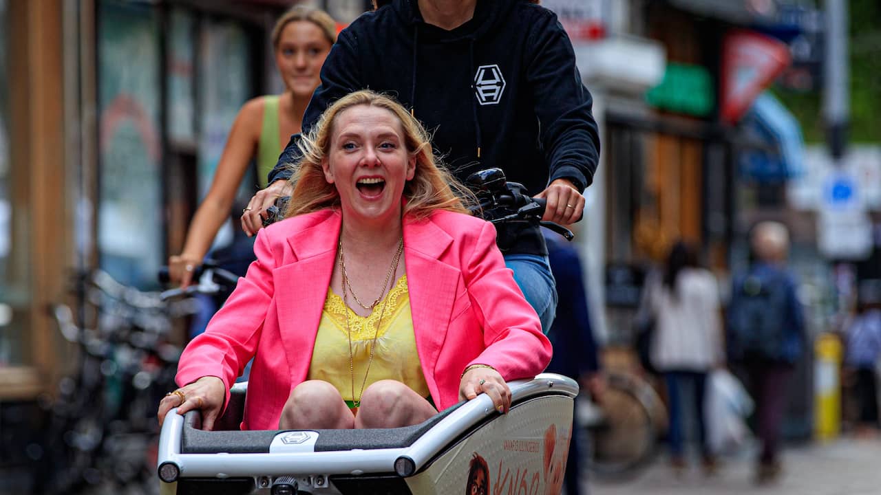 Jelka van Houten comes in a cargo bike to the premiere animation film Knor |  NOW