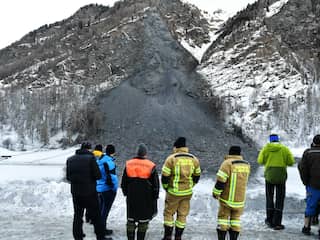 Aardverschuiving blokkeert toegangsweg naar Oostenrijks bergdorp