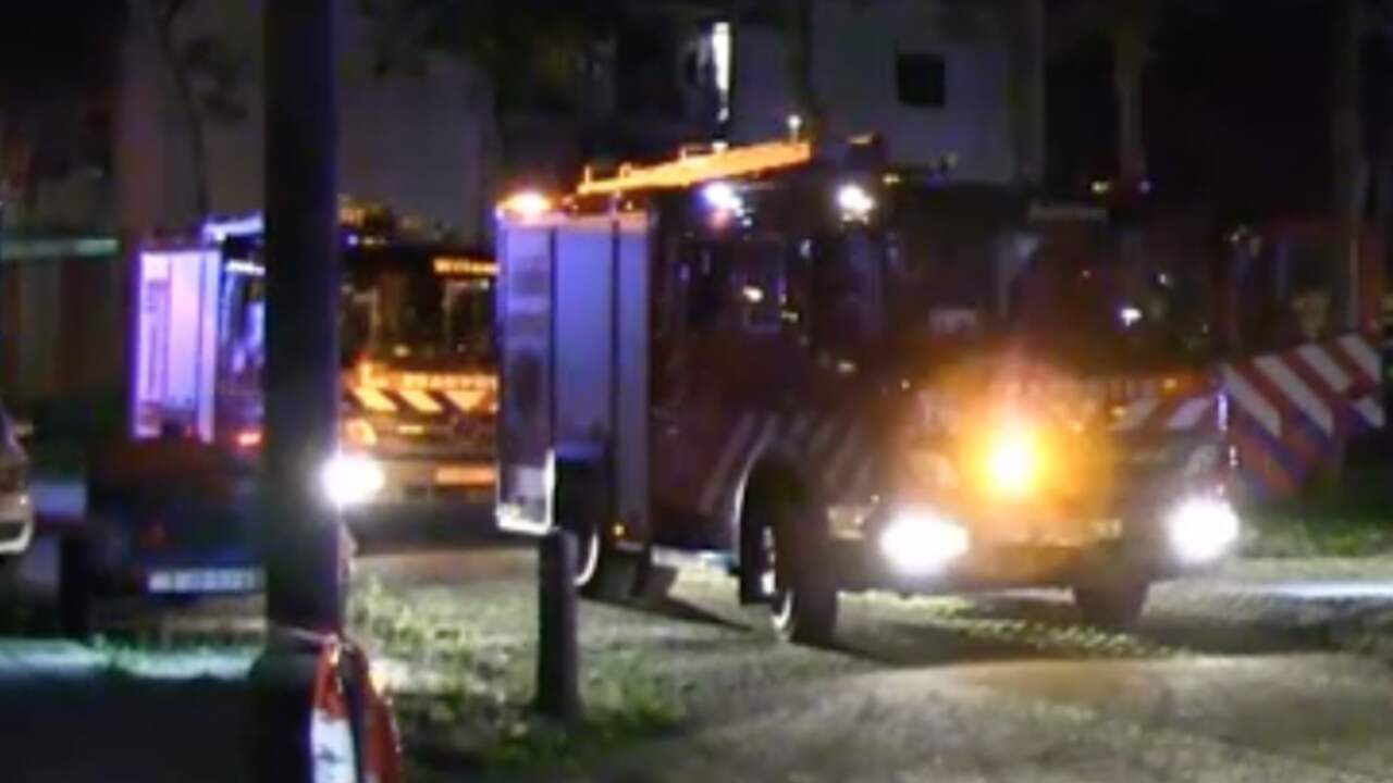 Beeld uit video: Dode en gewonden bij brand in flat Diemen