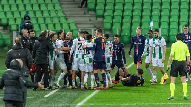Na het incident tussen Danny Buijs en Glenn Bijl volgde er een opstootje tussen de spelers van FC Groningen en FC Emmen.