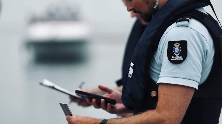 Controle door de Koninklijke Marechaussee.