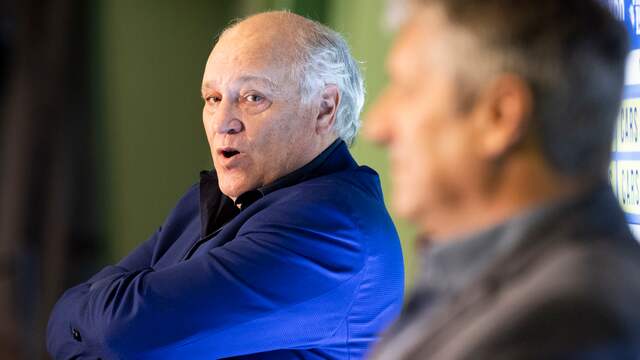 Martin Jol bij de presentatie van Ruud Brood, de opvolger van de ontslagen Aleksandar Rankovic.