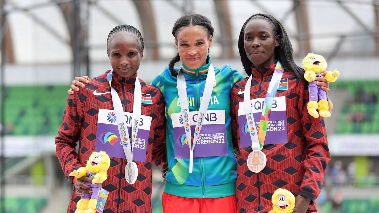 The podium of the 10,000 meters.