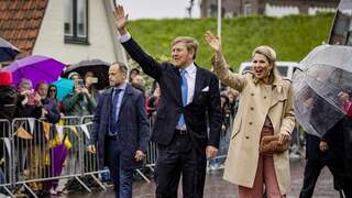 Koning grapt over zeventiende-eeuwse trouwjurk op Texel