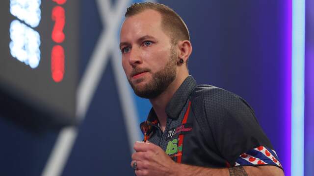 Danny Noppert wist Michael van Gerwen te verrassen in de eerste ronde van de World Grand Prix.