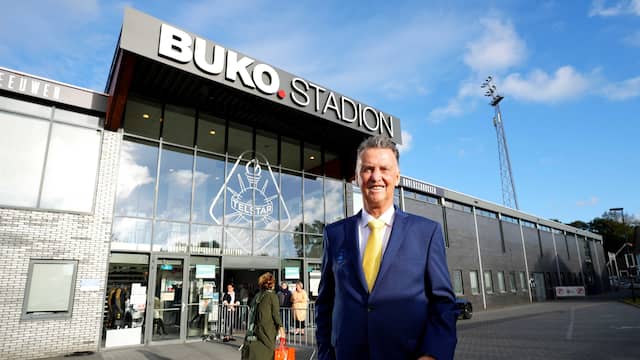 Van Gaal arriveerde aan het einde van de middag bij het stadion van Telstar, waar hij van 1977 tot 1978 speelde.
