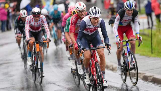 Bauke Mollema zat nog in de vroege ontsnapping, maar finishte op ruim een half uur van de winnaar.