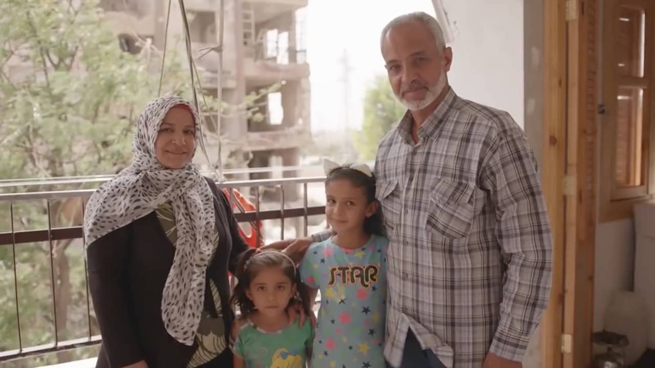 Beeld uit video: Inwoner Aleppo laat opgeknapt huis zien in geruïneerde stad