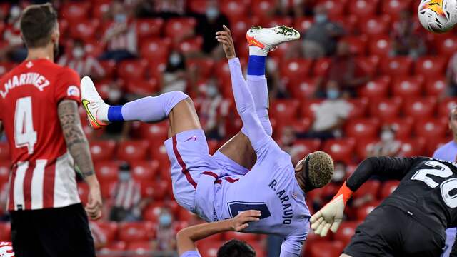 Barcelona-verdediger Ronald Araújo was bij verschillende spectaculaire momenten betrokken.