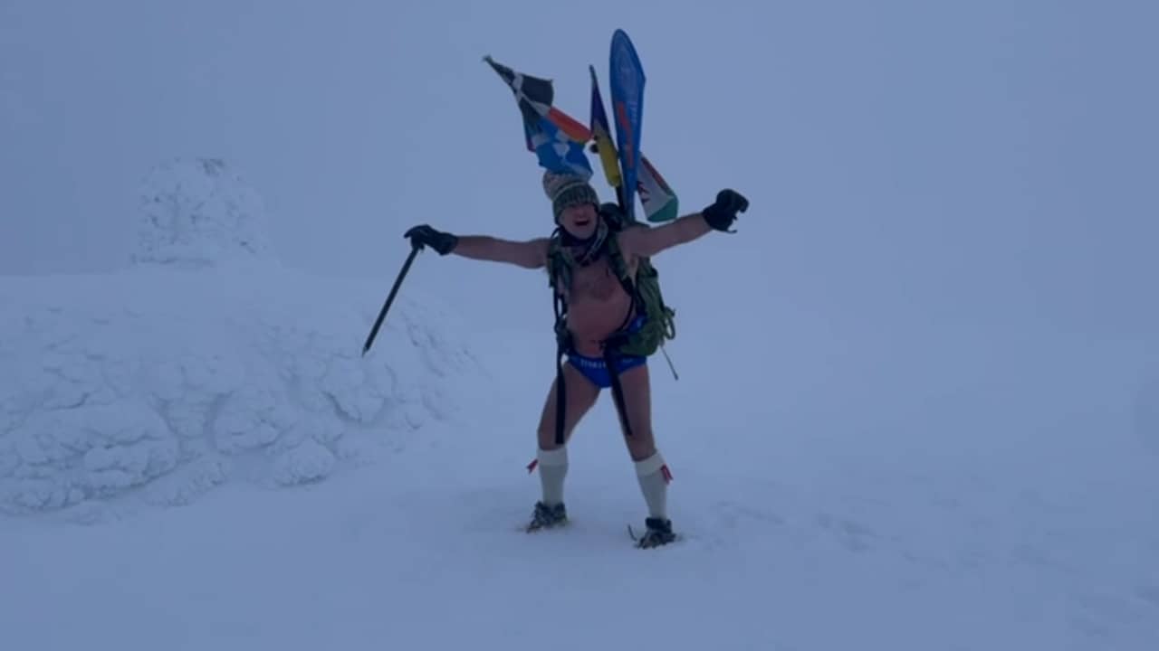 Beeld uit video: Brit beklimt in zwembroek hoogste berg in VK