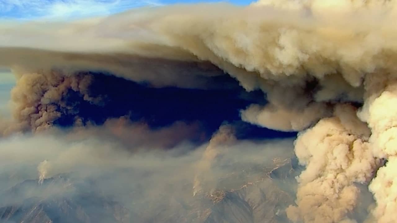 Gigantische rookwolken bij natuurbranden in Californië