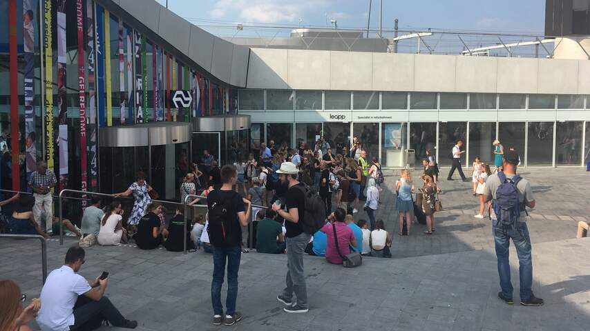 Brandende sigarettenpeuken zorgen voor ontruiming station Arnhem