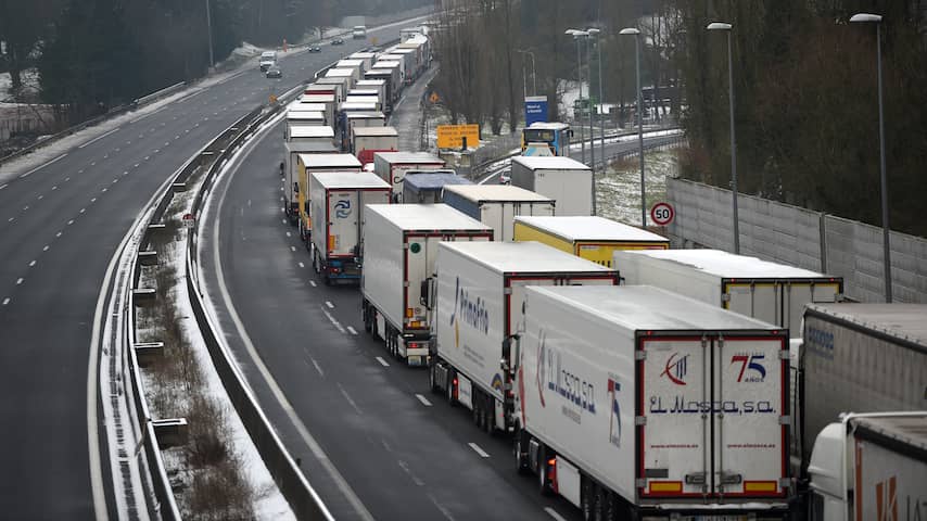 VK wil vrachtwagens EU zonder vergunning doorlaten bij 'no deal-Brexit'