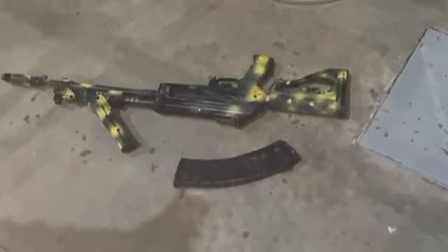 Beeld uit video: Wapens en munitie in concertgebouw Moskou gevonden