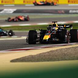 Verstappen begint ook nieuw seizoen dominant met klinkende zege in Bahrein