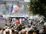 Franse coronapas versoepeld na protesten: niet nodig in kleine winkelcentra