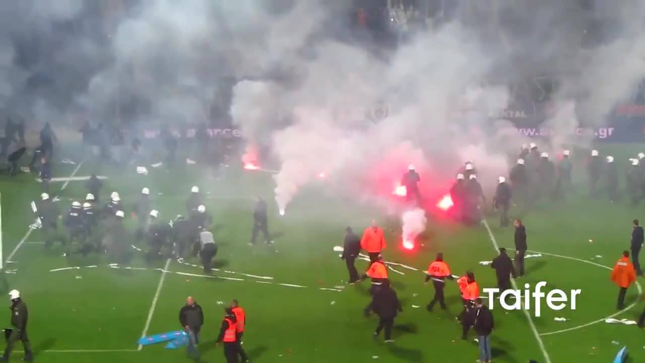 Beeld uit video: Hevige rellen bij PAOK-Olympiakos
