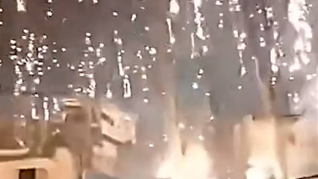 Beeld uit video: Oekraïens dorp bestookt met thermietbommen