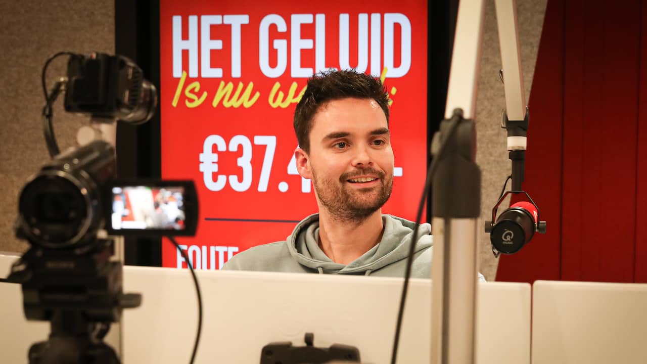 het dossier Manifestatie verhaal Radiostations vinden 15 miljoen voor FM-frequentie volgens ingewijden te  hoog | Media | NU.nl