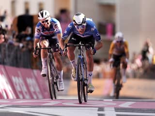 Alaphilippe grijpt naast bevrijdende zege in Giro, Pogacar leunt rustig achterover