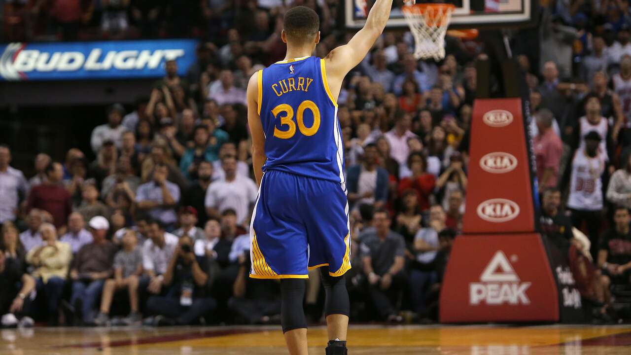 Video: De beste driepunters van Curry dit seizoen