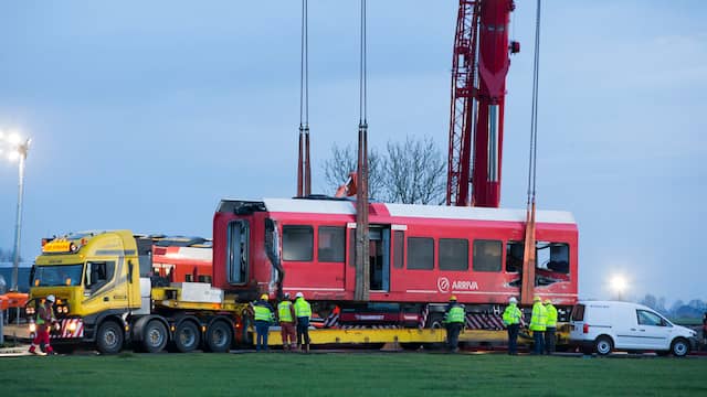 Bergingswerkzaamheden na treinongeluk Winsum gestart. Bergingswerkzaamheden na treinongeluk Winsum gestart.