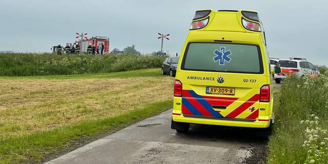Twee doden bij ongeluk op onbewaakte spoorwegovergang in Fries Bozum .