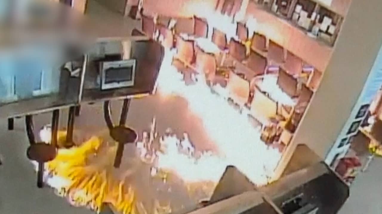 Beeld uit video: Man steekt hal van Amerikaanse gevangenis in brand